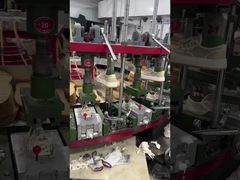 در تولید کفش های ورزشی و ورزشی، تجهیزات تولید هوشمند برای تولید کفش استفاده می شود